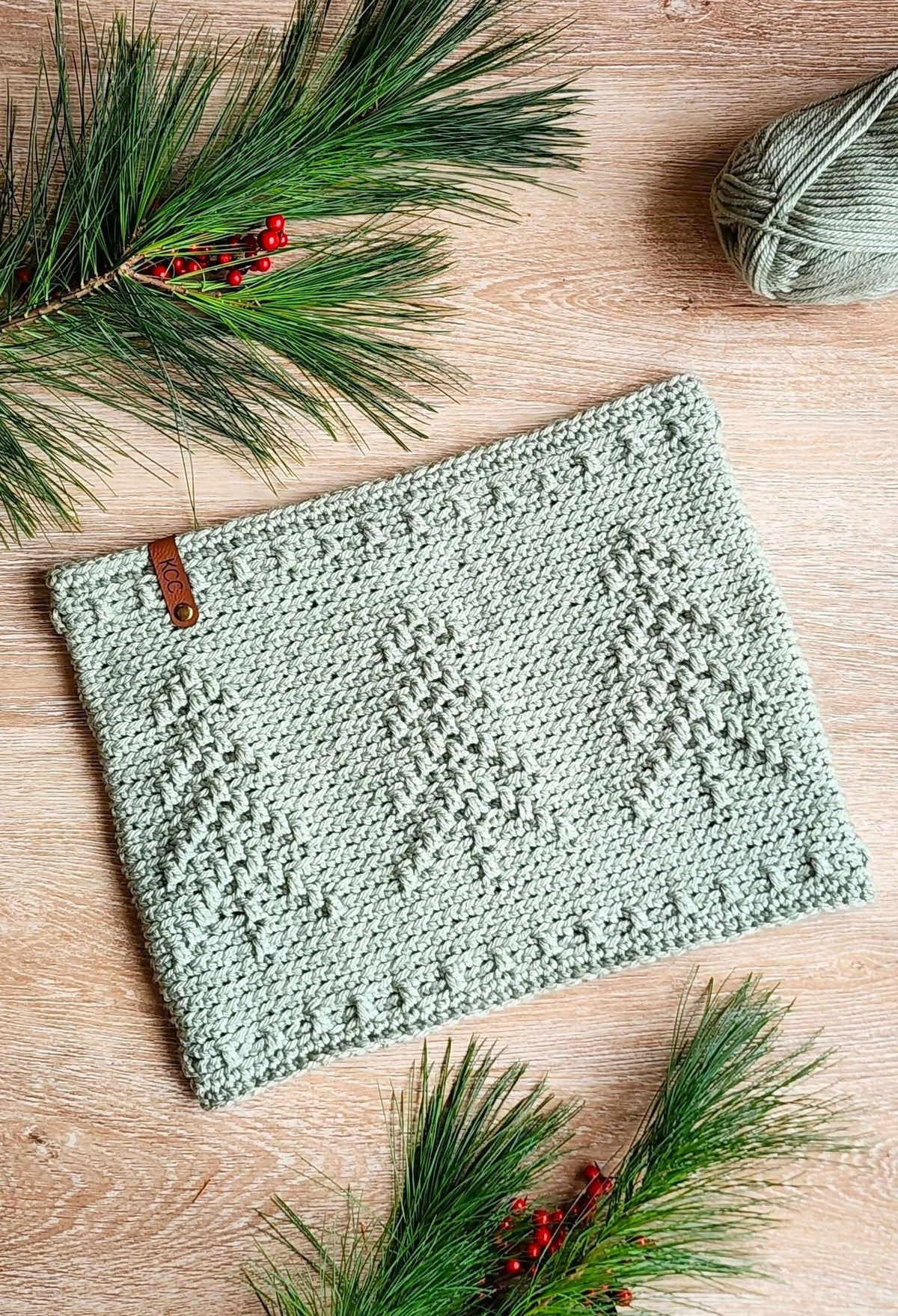 Pine Woods Cowl (Crochet)